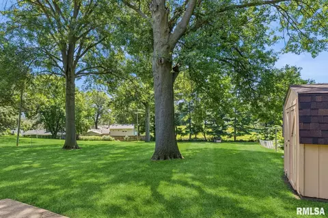1717 Circle Dr E, Clinton, IA 52732 photo 4