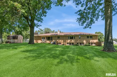 1717 Circle Dr E, Clinton, IA 52732 photo 3