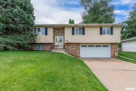 1105 W 46th St, Davenport, IA 52806
