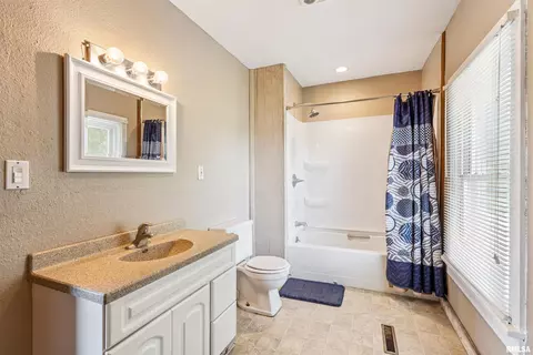 705 5th St, Lowden, IA 52255 photo 17