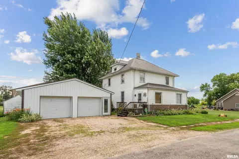 705 5th St, Lowden, IA 52255