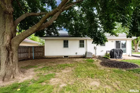 302 N 8th St, Eldridge, IA 52748 photo 27