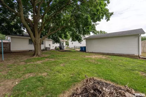 302 N 8th St, Eldridge, IA 52748 photo 28