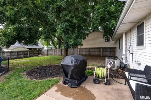 302 N 8th St, Eldridge, IA 52748 photo 29