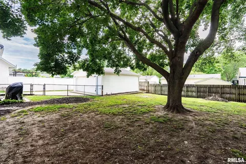 302 N 8th St, Eldridge, IA 52748 photo 30