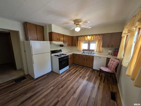 603 N Logan St, Marion, IL 62959 photo 15