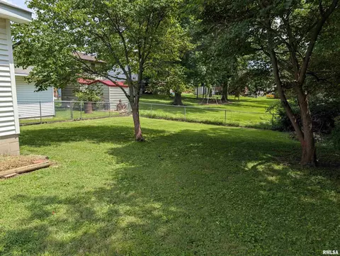 603 N Logan St, Marion, IL 62959 photo 7