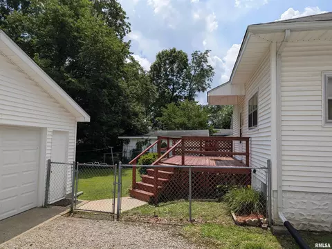 603 N Logan St, Marion, IL 62959 photo 3