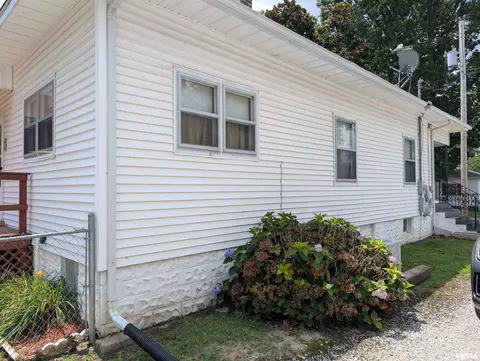 603 N Logan St, Marion, IL 62959 photo 5