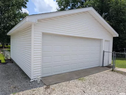 603 N Logan St, Marion, IL 62959 photo 4