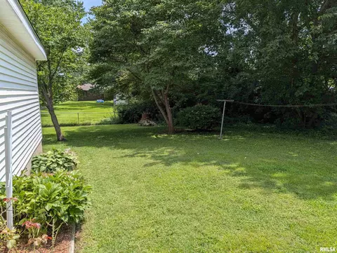 603 N Logan St, Marion, IL 62959 photo 6