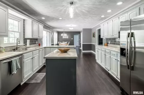 408 W Clark Trl, Herrin, IL 62948 photo 9