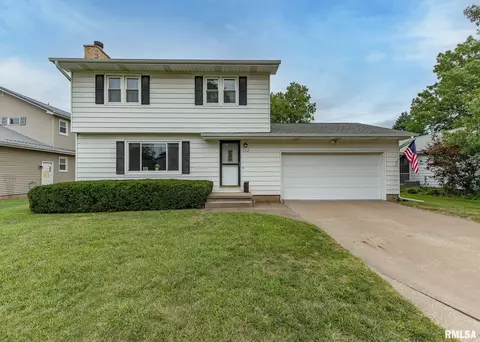 322 15th Pl, Camanche, IA 52730