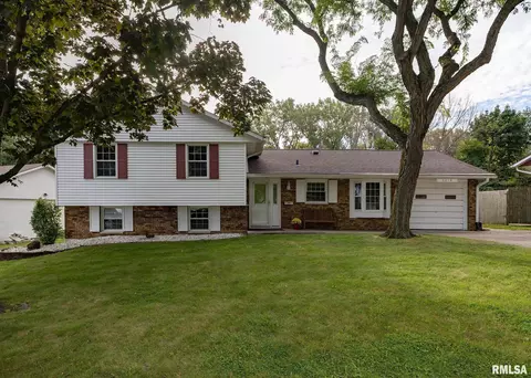 3014 10th St, East Moline, IL 61244