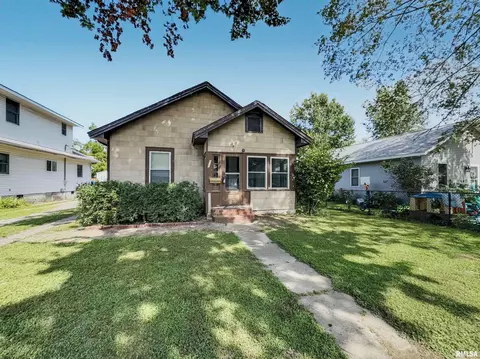616 N 9th St, Herrin, IL 62948
