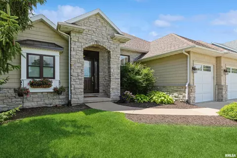 5816 Cardinal Rd, Bettendorf, IA 52722