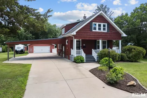 3208 9th St, Moline, IL 61265