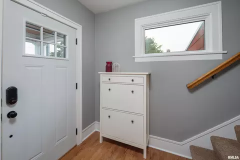3208 9th St, Moline, IL 61265 photo 4
