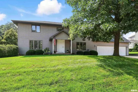 40 White Pine Rd, Geneseo, IL 61254