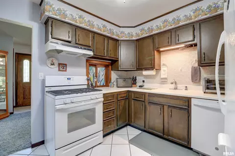 413 Ruth Pl, Clinton, IA 52732 photo 12