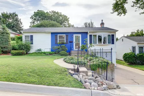 413 Ruth Pl, Clinton, IA 52732