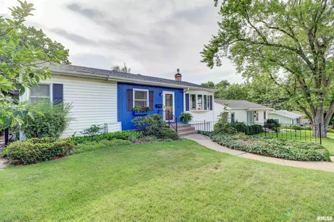 413 Ruth Pl, Clinton, IA 52732 photo 2