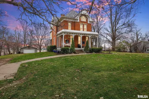 320 East St, Tipton, IA 52772