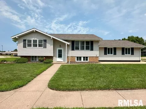 1104 15th St, Dewitt, IA 52742