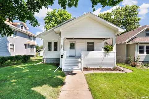 1008 W 16th St, Davenport, IA 52804