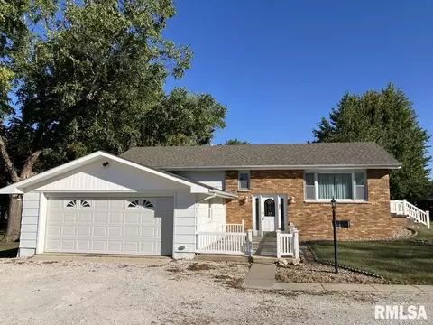 328 N Illinois St, Camp Point, IL 62320 photo 2