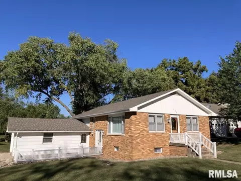 328 N Illinois St, Camp Point, IL 62320