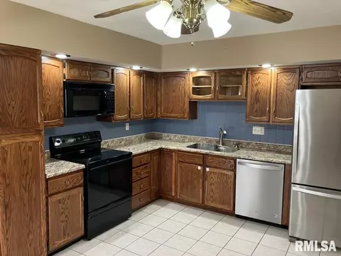328 N Illinois St, Camp Point, IL 62320 photo 3