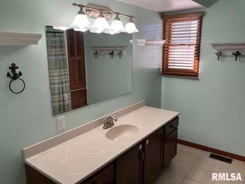 328 N Illinois St, Camp Point, IL 62320 photo 6
