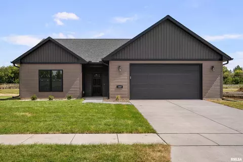 1407 Colonial Ct, Eldridge, IA 52748