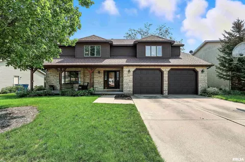 509 S 7th St, Eldridge, IA 52748