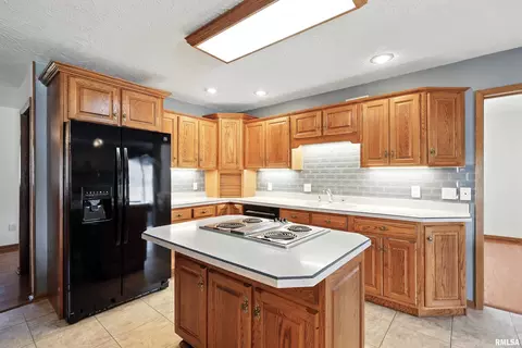 509 S 7th St, Eldridge, IA 52748 photo 11