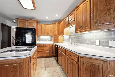 509 S 7th St, Eldridge, IA 52748 photo 13