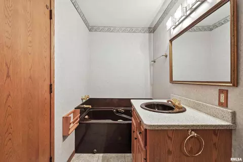 509 S 7th St, Eldridge, IA 52748 photo 25