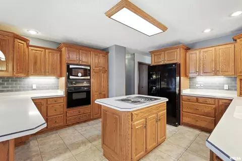 509 S 7th St, Eldridge, IA 52748 photo 10