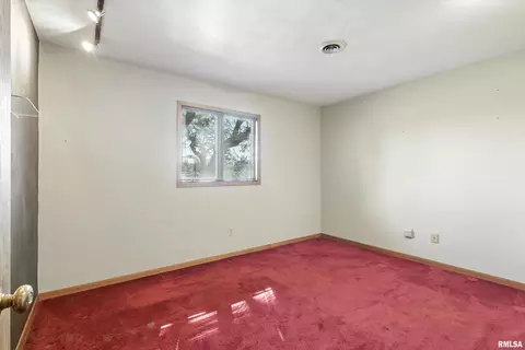 509 S 7th St, Eldridge, IA 52748 photo 29