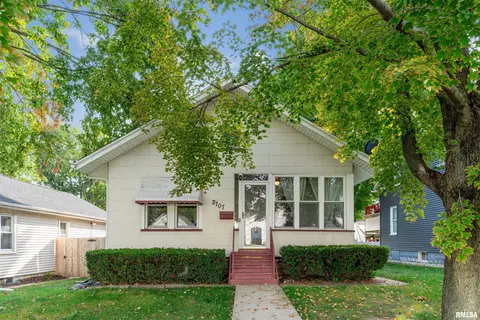 2707 Bridge Ave, Davenport, IA 52803