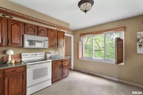 2906 27th Avenue A, Moline, IL 61265 photo 6