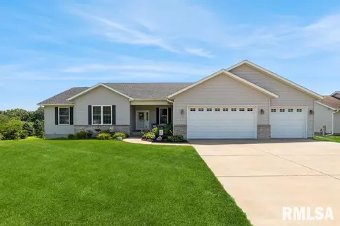 605 W Main St, Long Grove, IA 52756