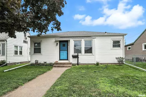 2319 N Division St, Davenport, IA 52804