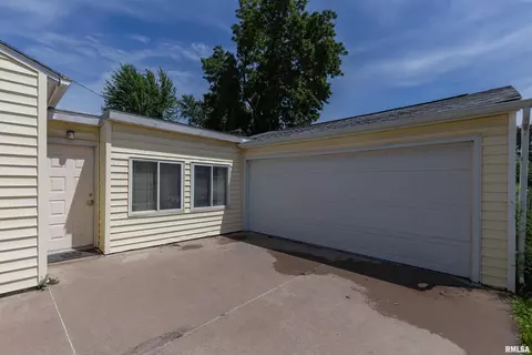 453 E 4th St, Milan, IL 61264 photo 17