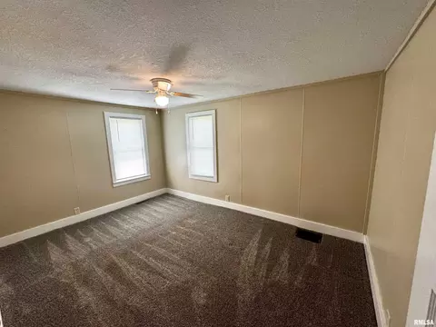 1204 20th Ave, Viola, IL 61486 photo 8