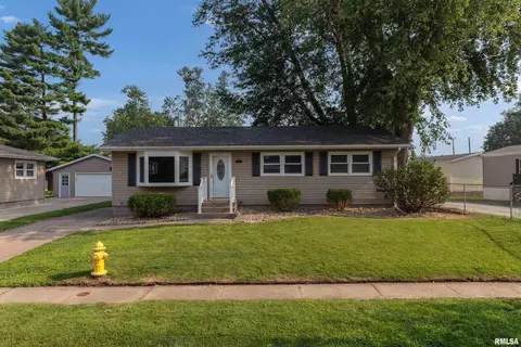 611 79th Ave W, Rock Island, IL 61201