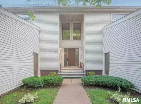 1215 35th Street Dr, Moline, IL 61265