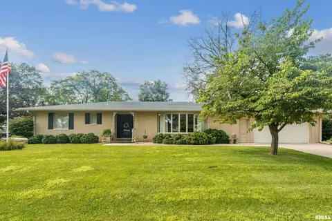 2525 Elm St, Davenport, IA 52803