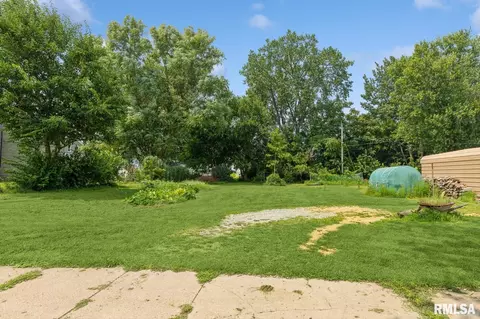 2512 Roosevelt St, Clinton, IA 52732